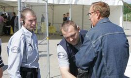 "Snoras" krausto kišenes