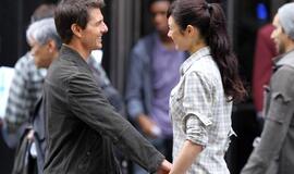 Tom Cruise mezga romaną su Olga Kurylenko?