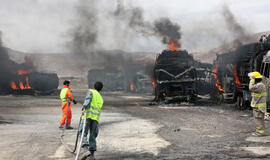 Afganistane užpulti 22 krovinius gabenę automobiliai