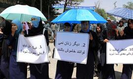 Afganės protestuoja dėl viešos moters egzekucijos