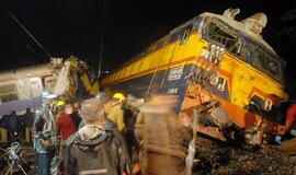 Indija: susidūrus dviem traukiniams, mažiausiai trys žmonės žuvo, daugiau kaip 30 sužeista