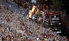 Ispanijos futbolo rinktinę Madrido gatvėse sutiko tūkstančiai žmonių