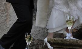 Kelias iki altoriaus ilgas ir brangus