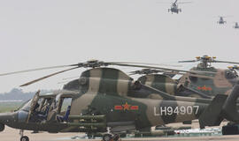 Kinija užsienio žurnalistams demonstravo karinius sraigtasparnius