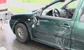 Vilkikas ir vėl prispaudė neatidų vairuotoją