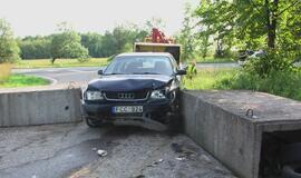 Kompanijos kelionę poilsio link užtvėrė betoniniai blokai