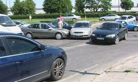 Svarbią transporto arteriją užkimšo moterų avarija