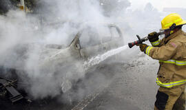 Meksika: Gvadalacharoje gaujos padegė automobilius, užblokavo kelius