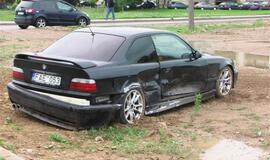 Skubėjo į darbą ir nepastebėjo asfalto spalvos automobilio