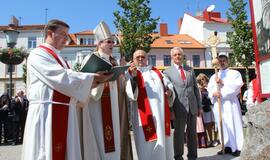 Pašventintas Šv. Jono bažnyčios kertinis akmuo