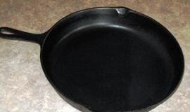 Šiauliuose gesindama gaisrą moteris apdegė rankas