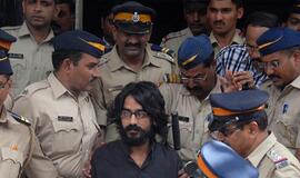 Indijoje - pasipiktinimas dėl karikatūristo sulaikymo