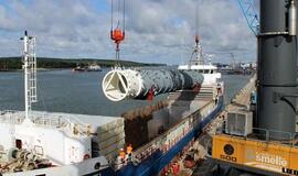 Negabaritinis krovinys Klaipėdos gatvėmis riedėjo sklandžiai