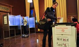 Nyderlandų parlamento rinkimuose prieš imigrantus pasisakanti partija atsilieka