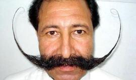 Pakistanietis paliko gimtuosius namus, kad išsaugotų ūsus