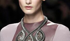 Madingiausi sezono aksesuarai, šukuosenos ir makiažas