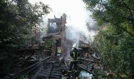 Nemuno gatvėje degė apleistas pastatas