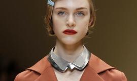 Madingiausi sezono aksesuarai, šukuosenos ir makiažas