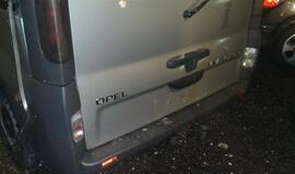 Automobilių švaros centre sudegė automobilis