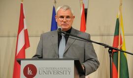 Kanadietė oficialiai tapo pirmąja rektore Lietuvoje