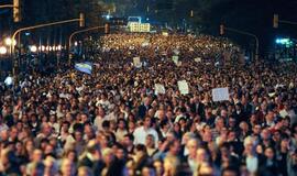 Tūkstančiai argentiniečių protestavo prieš prezidentę K. Kiršner