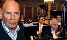 Mirė garsus vokiečių kompozitorius Hansas Verneris Henzė