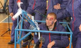 Būsimieji jūrų vilkai tradiciškai bučiavo žuvį