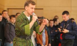 Būsimieji jūrų vilkai tradiciškai bučiavo žuvį