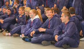 Būsimieji jūrų vilkai tradiciškai bučiavo žuvį