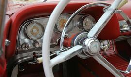 Klasikiniai automobiliai atsisveikino su vasara