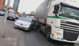 Valeros navigacija nepastebėjo "mažiuko" "Mercedes-Benz"