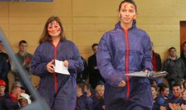 Būsimieji jūrų vilkai tradiciškai bučiavo žuvį