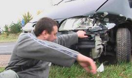 Po susidūrimo - nė žingsnio be degtinės butelio