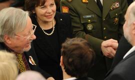 Vytautui Landsbergiui - medalis "Už nuopelnus"