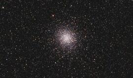 Žvaigždžių spiečiuje mokslininkai aptiko dvi juodąsias skyles