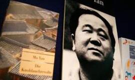 Kinijoje rasta 8 tūkst. nelegaliai išleistų Nobelio literatūros premijos laureato Mo Yano knygų