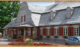 Naktį sudegė kavinės "Bajorkiemis" prie Kauno pagrindinis pastatas