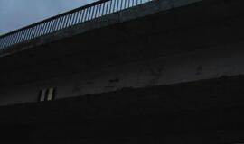 Magistralėje vilkikui tiltas buvo per žemas