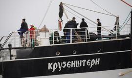 Uostą pasiekė burlaivis-milžinas