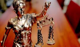 Už nepadorius gestus šeimai stos prieš teismą