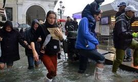 Vanduo užliejo Veneciją, Toskanoje evakuota 200 žmonių