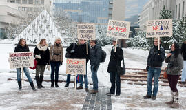 2012 metus studentų atstovai vertino ir rimtai, ir su pašaipa