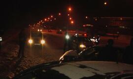 Išslydo į priešingą eismo juostą ir rėžėsi į automobilį