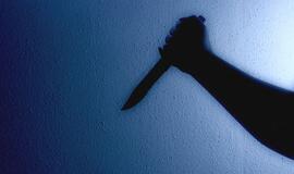 Indijoje moterims dalijami peiliai