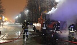 Liepsnojo sunkiasvorė transporto priemonė