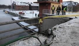 Po naktinės avarijos - sumaitotas Pilies tiltas