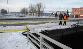 Po naktinės avarijos - sumaitotas Pilies tiltas