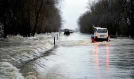Naujametis potvynis apsėmė kelius, kaimus ir sodybas