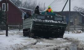 Potvynis įdarbino ir karius