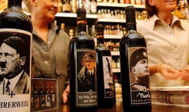 Suvenyrai atskleidžia, koks gyvastingas B. Mussolini kultas Italijoje